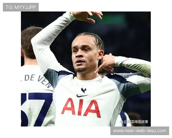 侮辱式换人!热刺6500万队史标王西蒙斯12场0球1助,表现令人失望的悲情之路