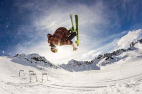 乐鱼体育app网址-0-1！1-2！疯狂一夜，皇马巴黎纷纷落败，阿森纳热刺制造惨案，热刺阿森纳视频回放